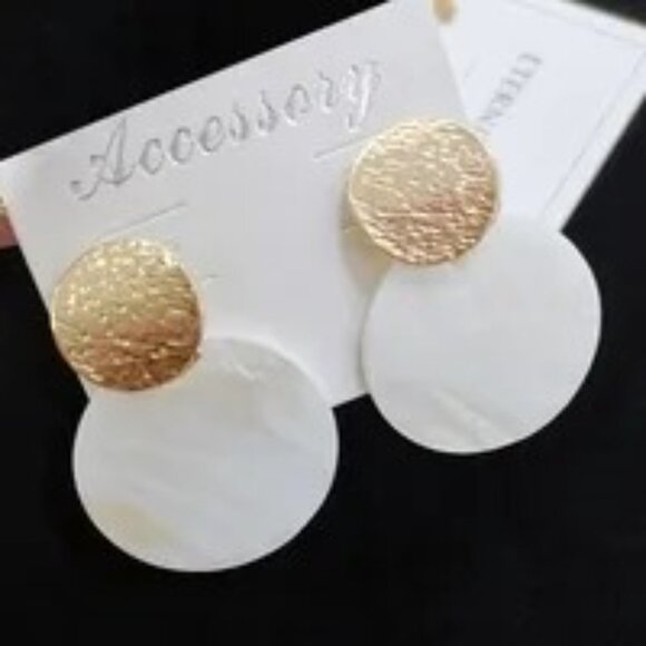 3/$35 Bohemian Ocean Round White & Shell Drop Earrings - Picture 4 of 6